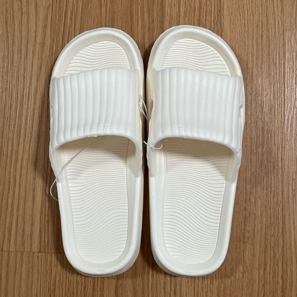 ❤️ Miniso Classic Slide Shoes Unisex Size 37/38 240M NWT - Picture 2 of 8
